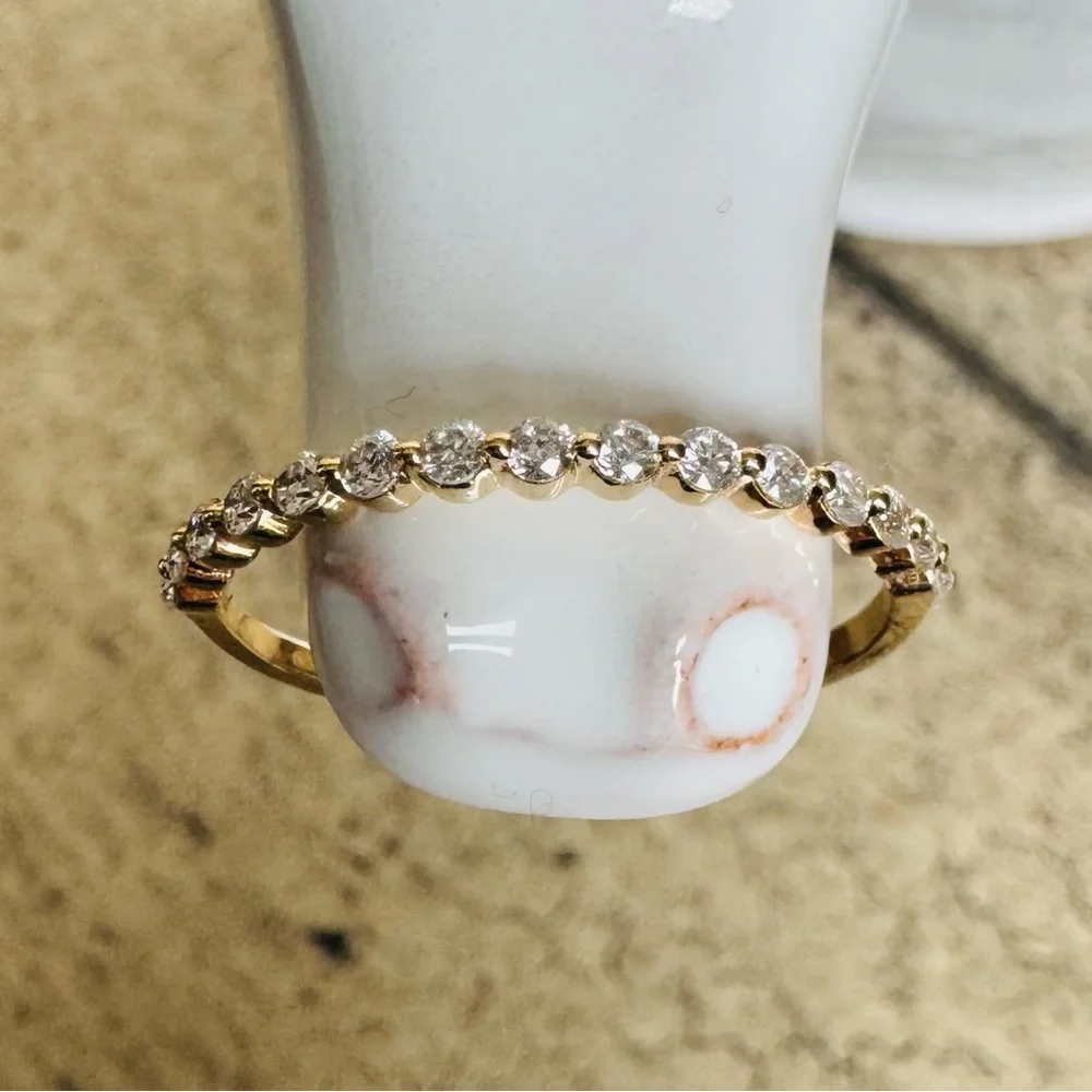 14KYG Moissanite Bubble Prong Ring Band